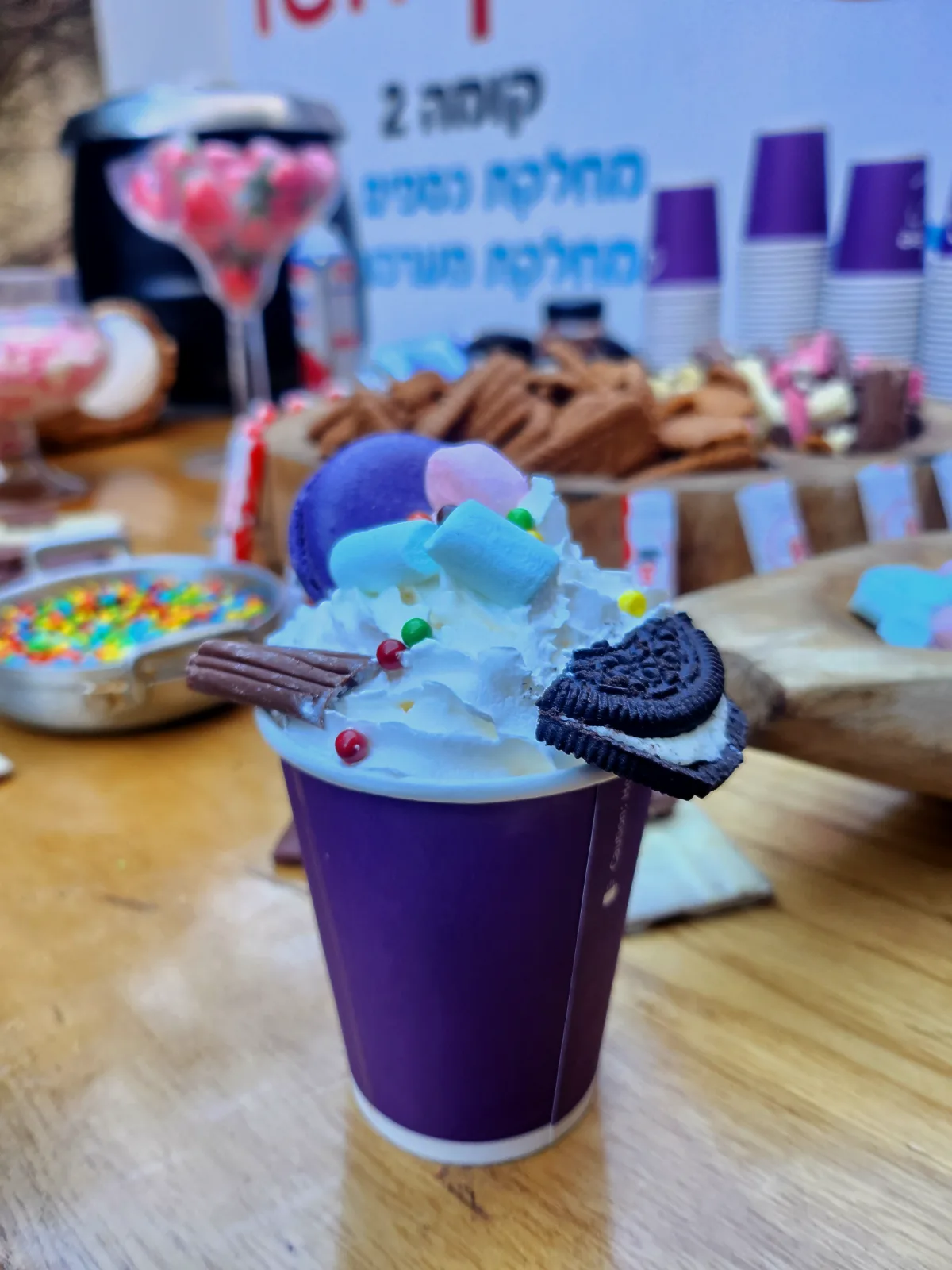 עמדת שוקו פינוקים עם קצפת ומרשמלו של טרפת אירועים