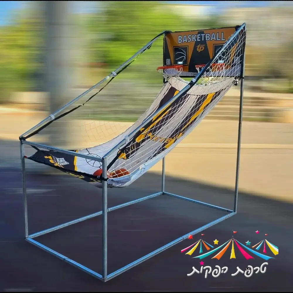 מתקן כדורסל אלקטרוני כפול עם לוח תוצאות מבית טרפת אירועים.