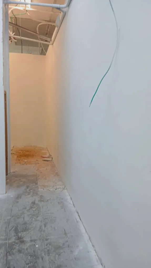 מחיצת גבס עם בידוד אקוסטי במסגרת עבודות גבס וגמר פנים אומנותי
